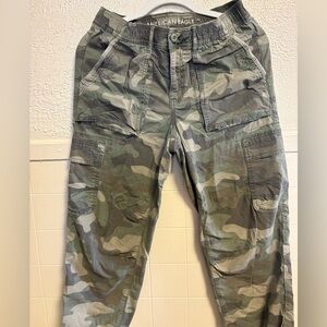 American Eagle Outfitters Green Camouflage Pants